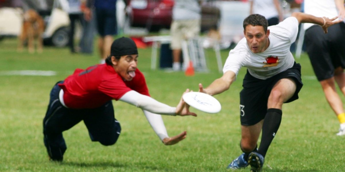 Ultimate Frisbee: Which Flying Discs are Better: Daredevil or Discraft ...