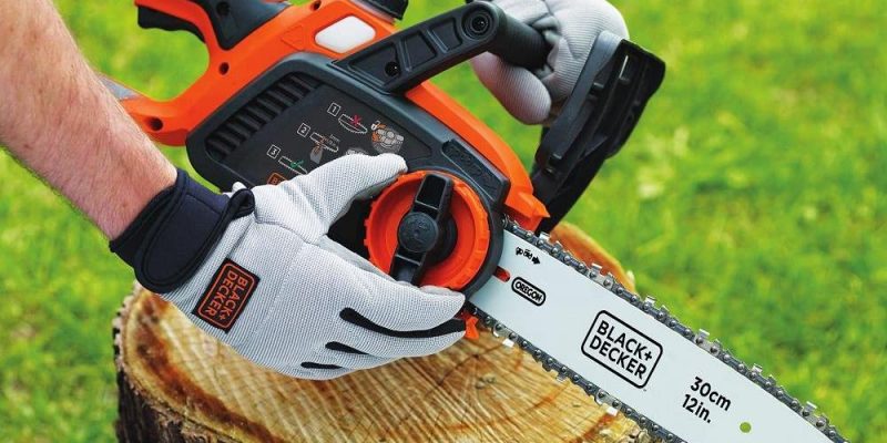 Black Decker LST136W Chainsaw