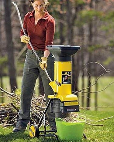 How Much Oil Does a Woodchipper Need