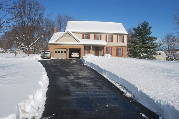How to Snow Plow a Driveaway