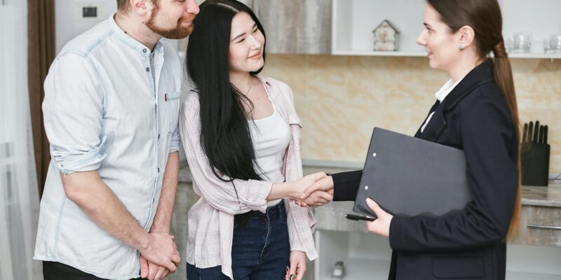 Why Are More People Becoming Insurance Agents, and What Should You Know About This Career?